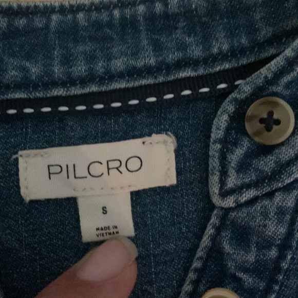 Selling a woman shirt any questions ask ๐๐ - Picture 3 of 4